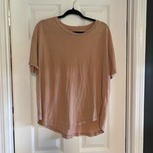 Aerie boyfriend tee - tan/peach color